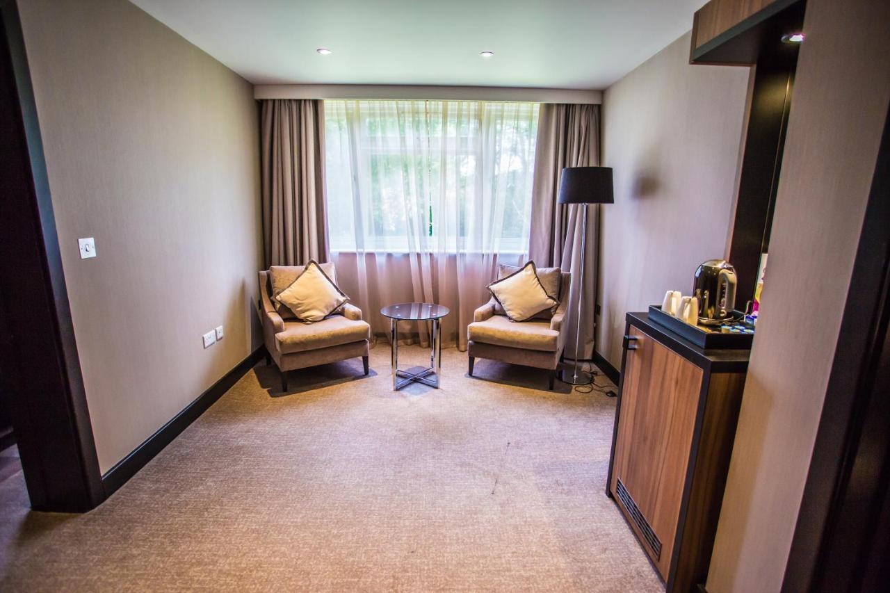 Crowne Plaza Gerrards Cross By Ihg Beaconsfield Exterior foto