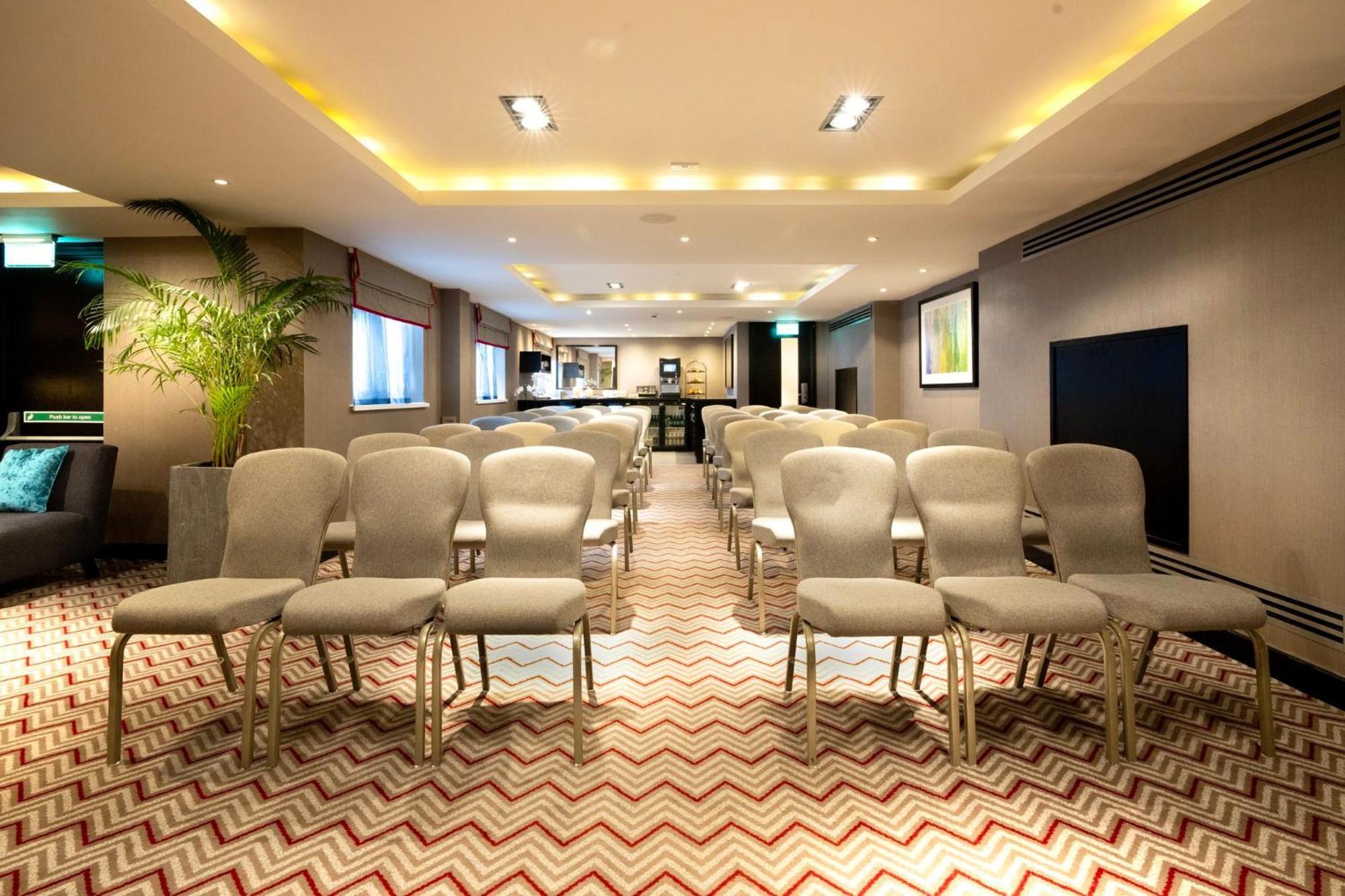 Crowne Plaza Gerrards Cross By Ihg Beaconsfield Exterior foto