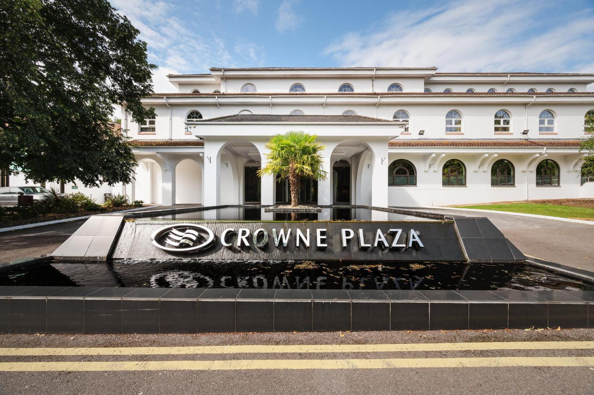 Crowne Plaza Gerrards Cross By Ihg Beaconsfield Exterior foto
