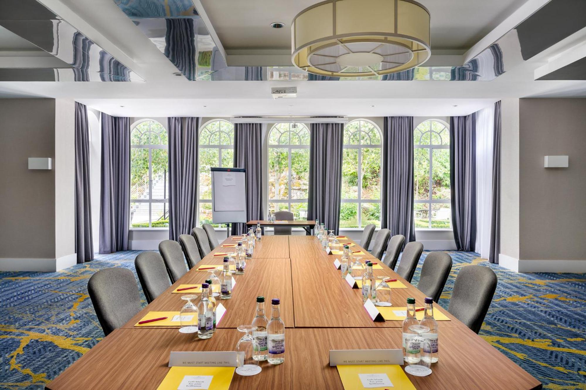 Crowne Plaza Gerrards Cross By Ihg Beaconsfield Exterior foto