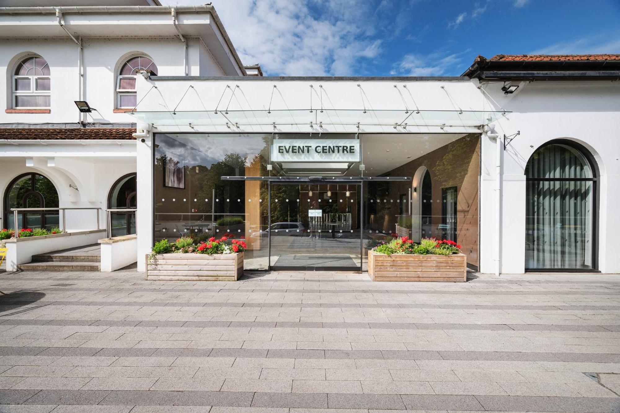 Crowne Plaza Gerrards Cross By Ihg Beaconsfield Exterior foto